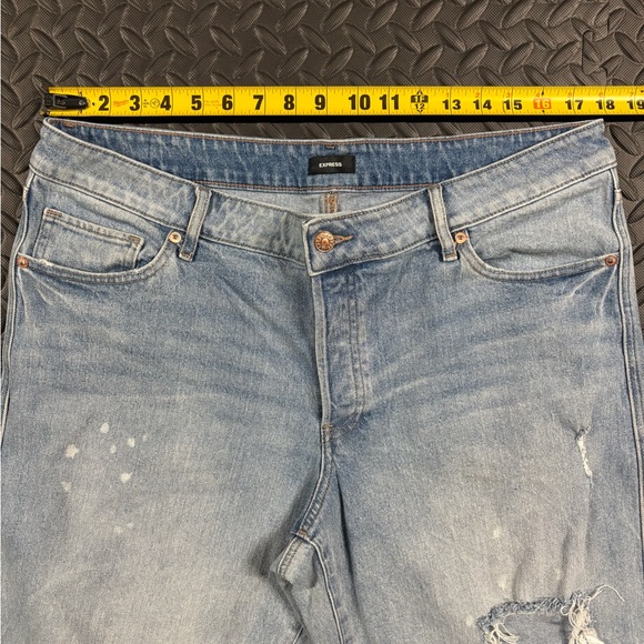 Express Relaxed Straight Low Rise Distressed Jeans Size 14S Light Wash - Picture 8 of 10
